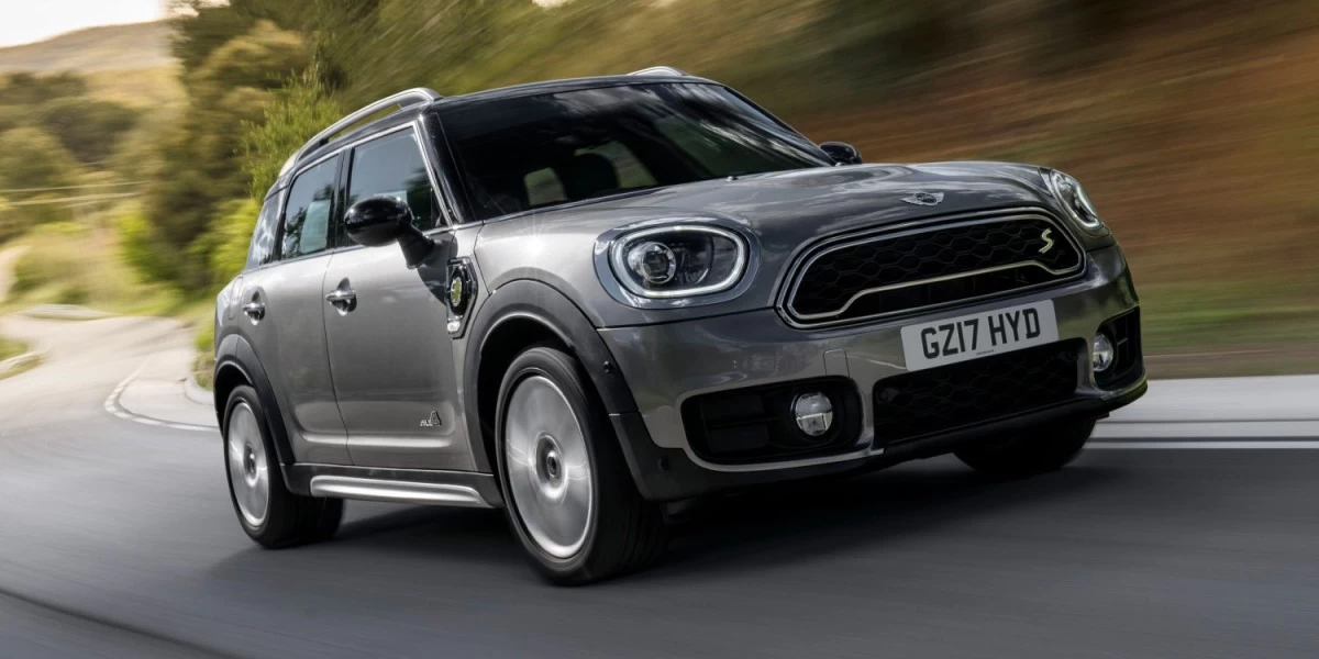 The MINI Countryman Hybrid offers efficient and powerful hybrid technology, with a range of up to 48km in zero-emission electric driving mode, and a total driving range of up to 560km 