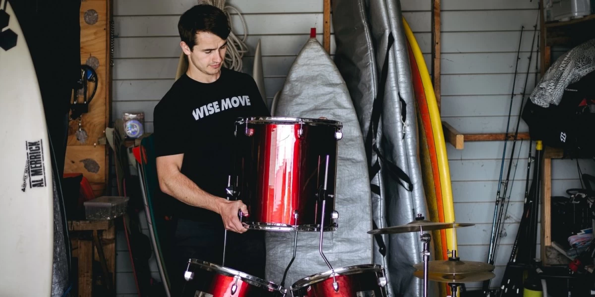 A mover carrying a drum set, a not-so-often used items by the owner, which will now be move to storage