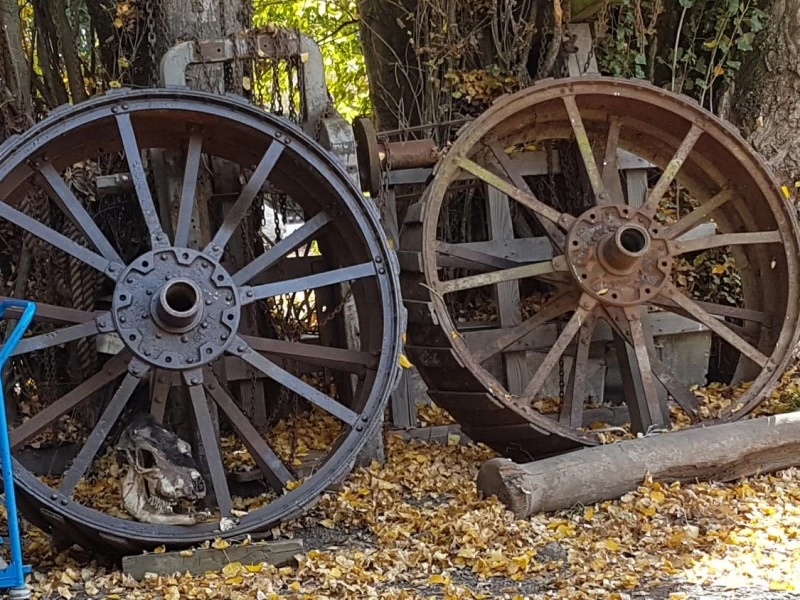 2 x 160cm diameter tractor engine wheels