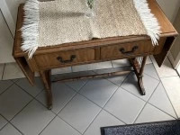 Box 18x22x26.4", Small table 28x21x15"