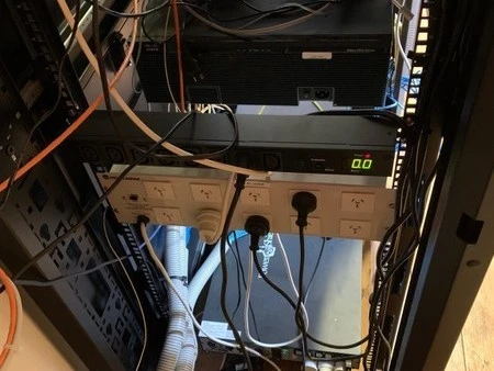 Server Rack/cabinet - APC NetShelter SX MPN: AR3100