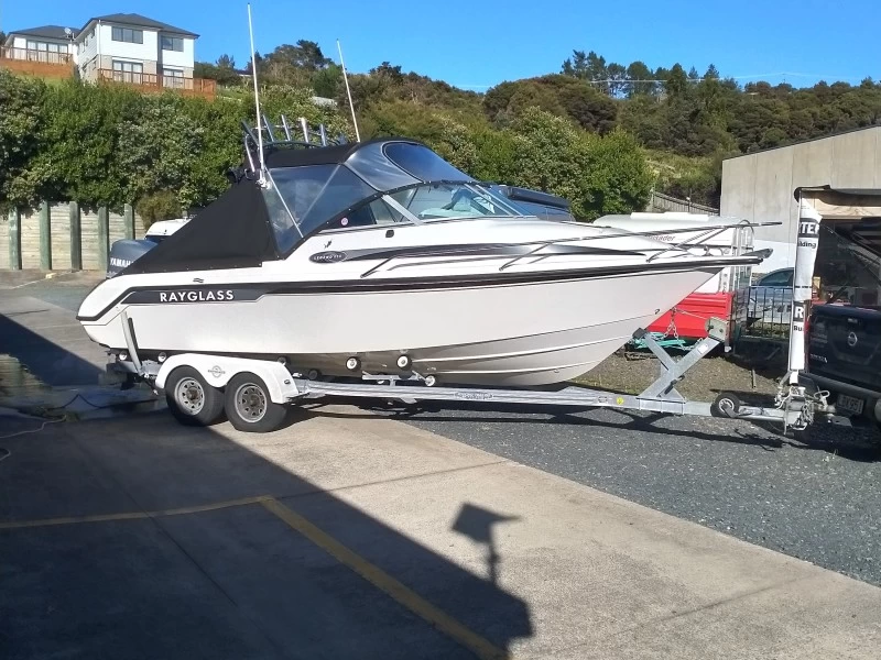 6.5 m Ray glass powerboat