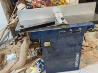 Jointer with dust collector