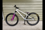 Bicycle dirt jumper