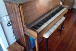 Just an upright piano, dunno the make.