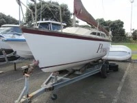 Sailing boat Catalina 7 trailer sailer road trailer is not legal, so n...