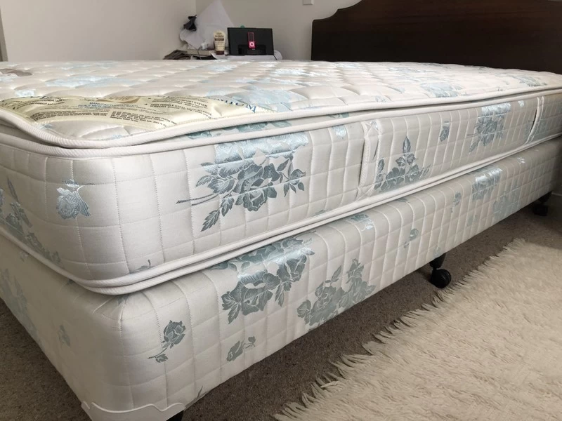 Bed, Queen size, Sealy Posturepedic super premium