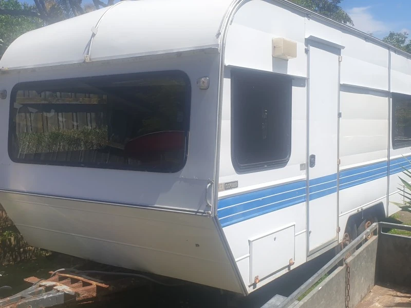 NZ made 5.4m caravan