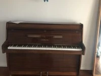 Upright piano