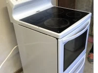Freestanding electric oven