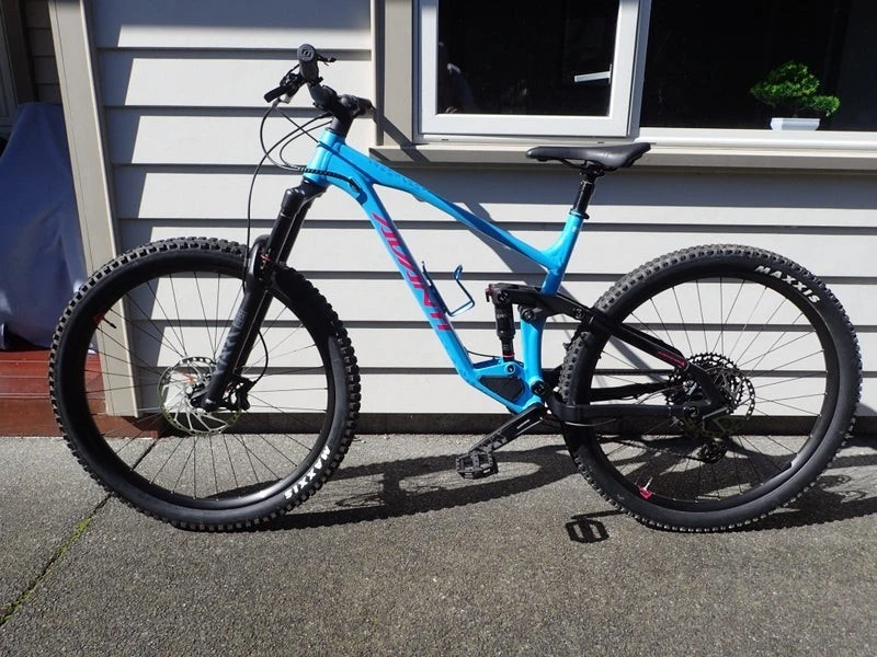 Avanti LT2 Mountain Bike - BLUE - LARGE - WHEEL SIZE 29- AS NEW!