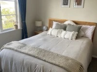 Queen Mattress, Queen bed base