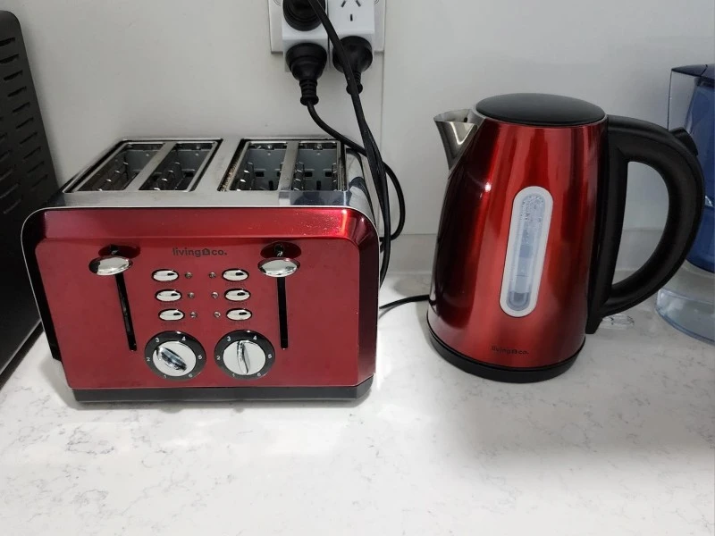 Fridge, toaster+kettle