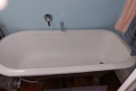 Bathtub with legs