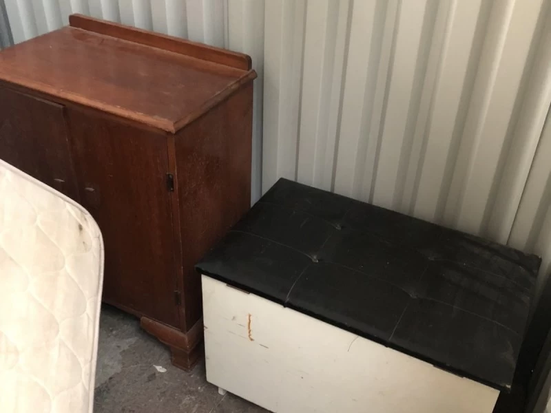 Glory box, Cabinet