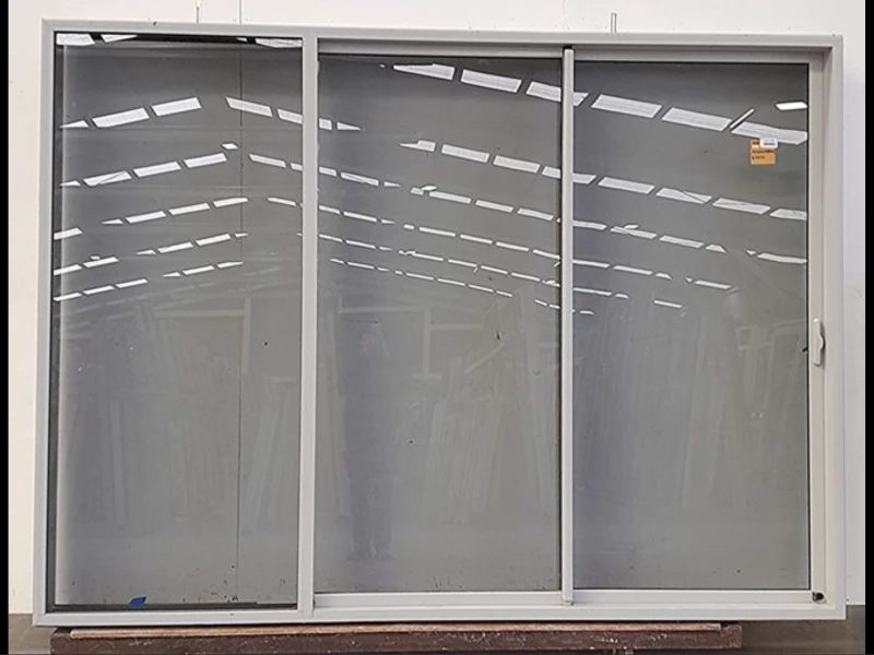 1x Aluminium sliding door, 1x aluminium bifold window