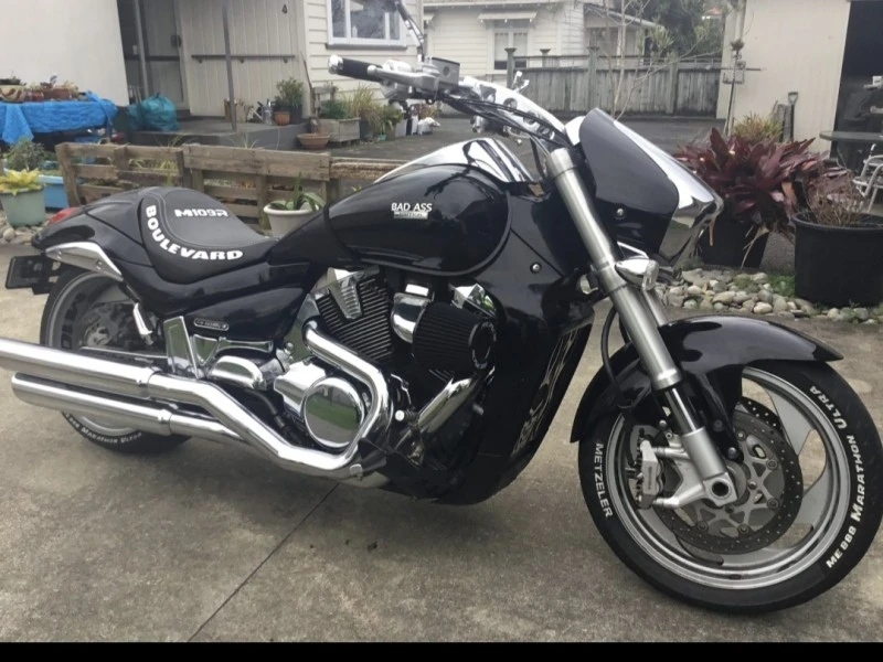 Motorcycle suzuki Boulevard m109