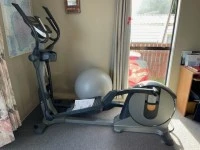 Elliptical cross trainer