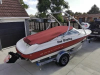 Motor boat Bayliner