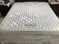 Bed, Queen size, Sealy Posturepedic super premium