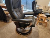 STRESSLESS RECLINER AND OTTOMAN Width: M 84cm  Depth: M 72cm  Height: ...