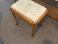 Zender compact upright piano