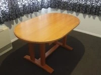 Dining table expandable