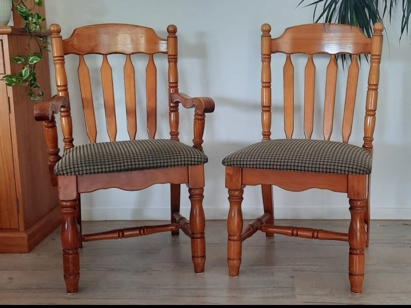 8 wood dining chairs