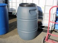 5 x 200 litre plastic drums