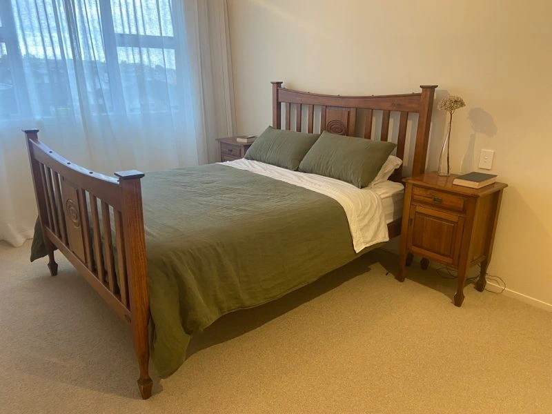 Wentworth quality bedroom suite, country style