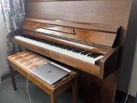 Upright piano