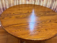 Round dining table