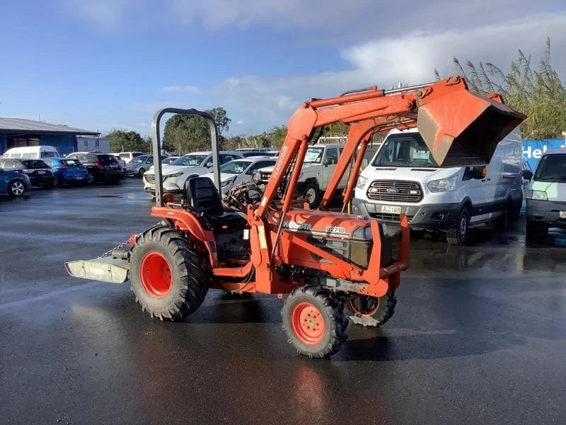 2004 KUBOTA B2710 Tractor WRE