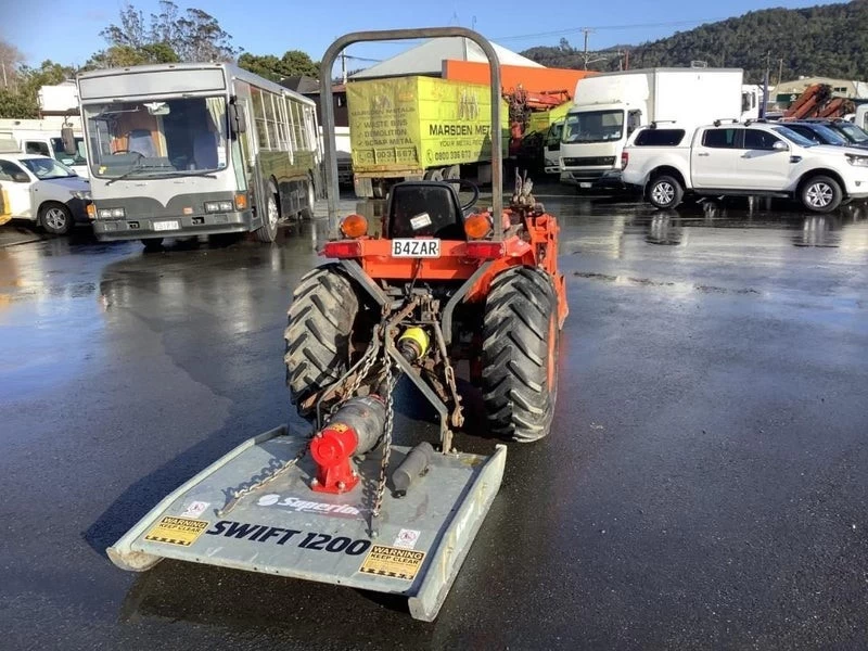 2004 KUBOTA B2710 Tractor WRE