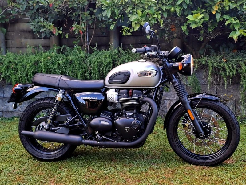 Motorcycle Triumph Bonneville T100