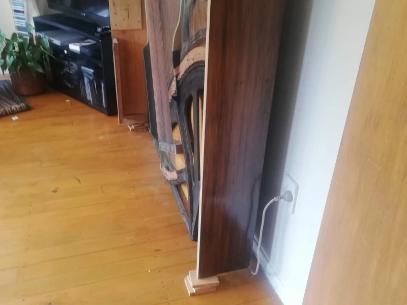 Old upright piano, no longer able to be tuned, needs to go to tip