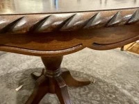 Round dining table