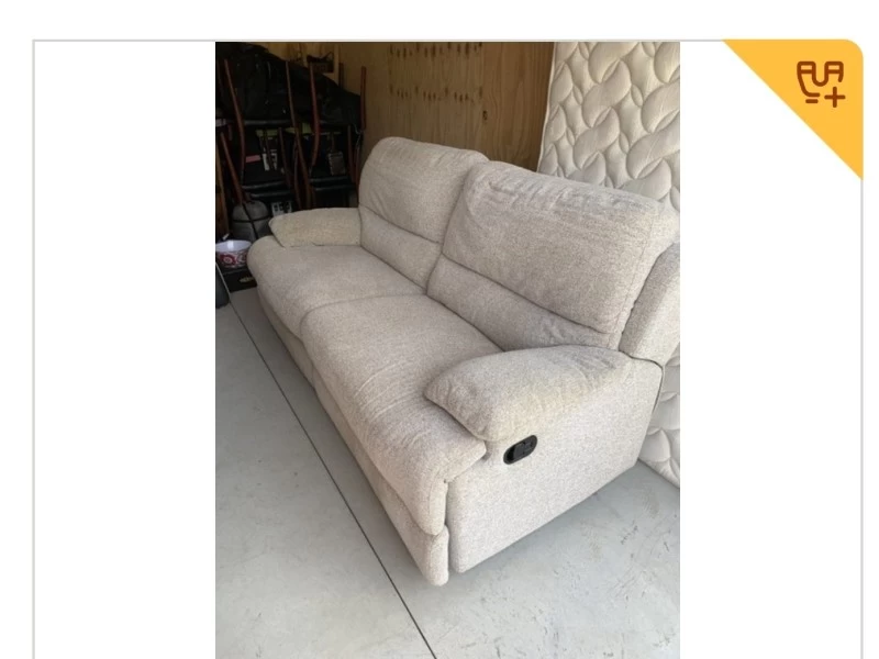 2.5 seater recliner couch