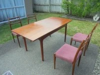 +-+- stunning wooden dining table & chairs -+-+