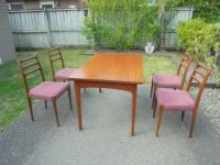 +-+- stunning wooden dining table & chairs -+-+