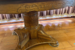 Round dining table