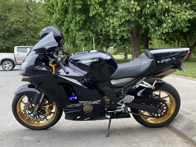 Motorcycle Kawasaki ZX12-R 2004