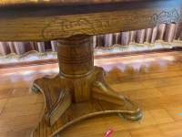 Round dining table