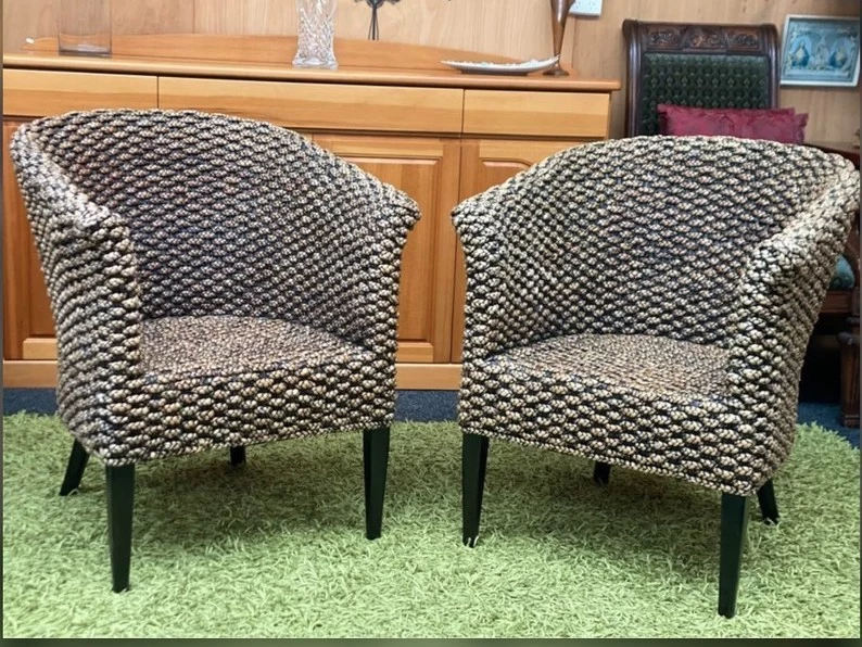 2 rattan chairs