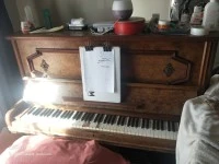 Ronisch piano