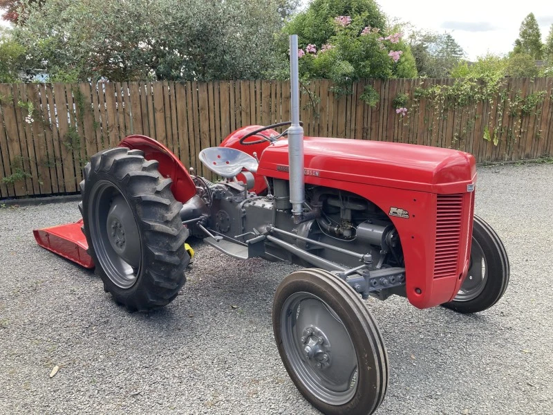 Small tractor - Massey TE20