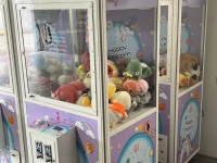 3 claw machines