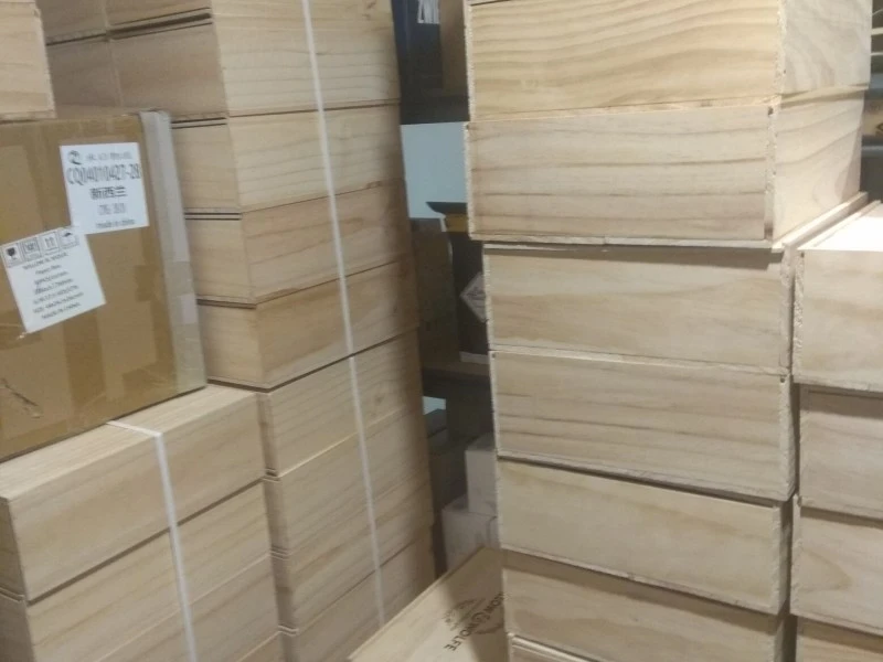 10 Bundles of 10 small wooden boxes