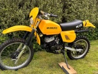 Motorcycle Suzuki PE175