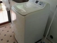 Queen bed and frame can be disassembled, washing machine, small chest ...